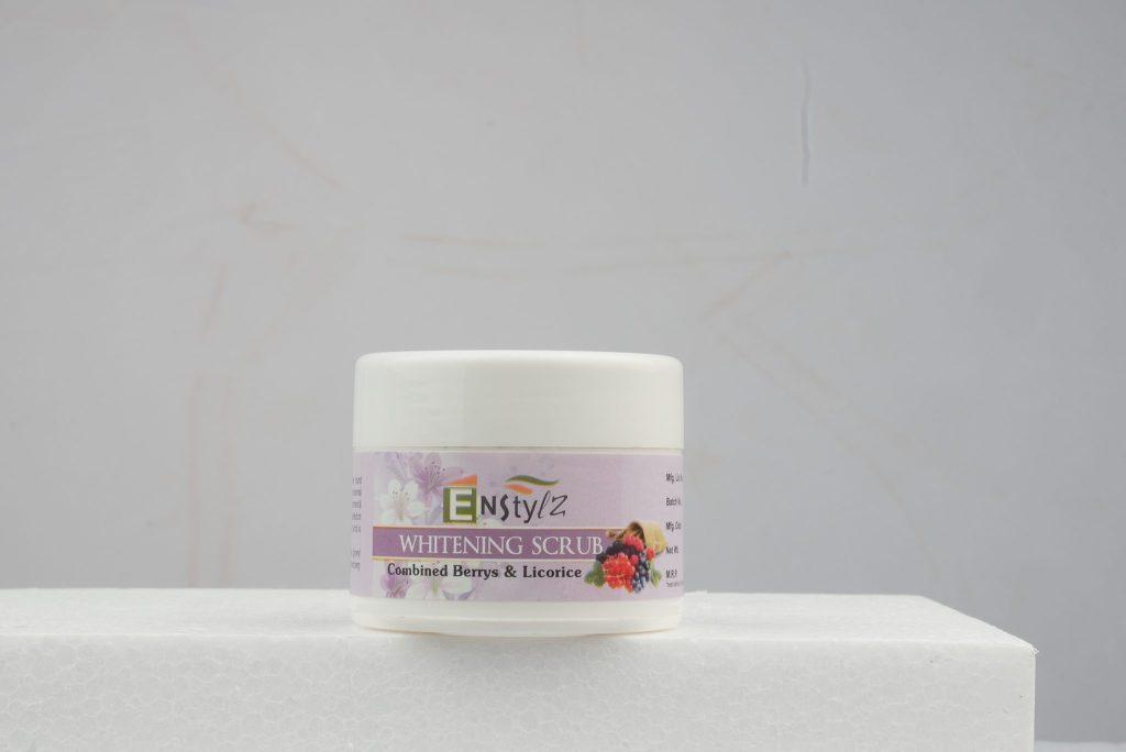 Enstylz Whitening Scrub for Women with Combined Berries & Licorice - Image 3